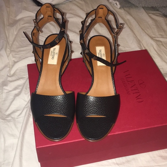 VALENTINO ROCKSTUD HEEL W/ANKLE STRAP SZ 38 - Picture 2 of 2